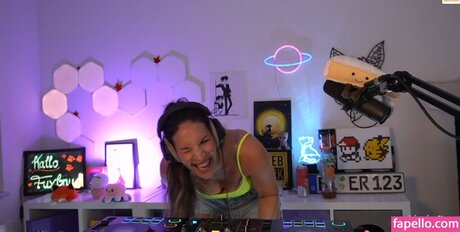 JuleTheFox xxx actress photos