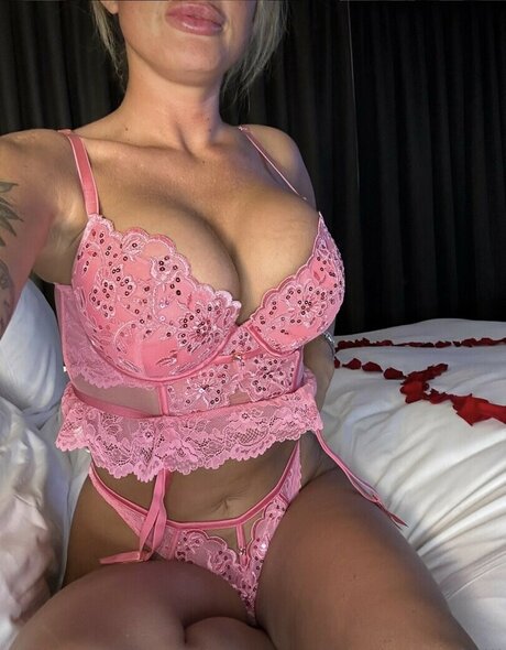 Jade Hunter naked pornstar img