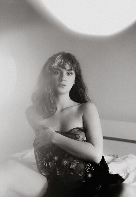 Emeline Faure high quality star photos