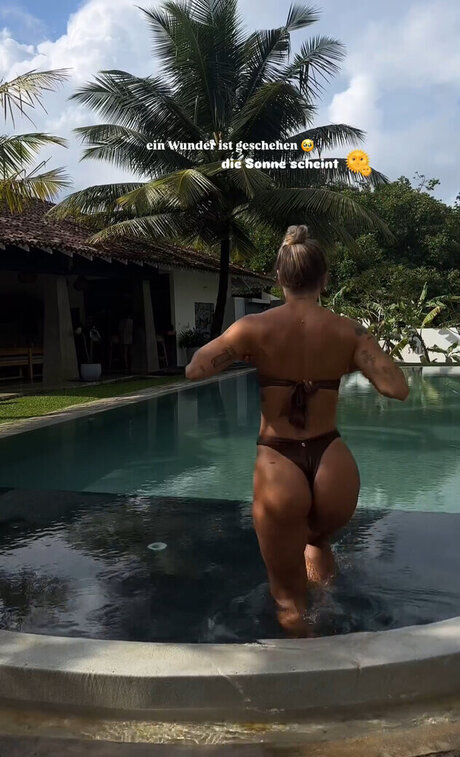 Lenaajoy model perfect image