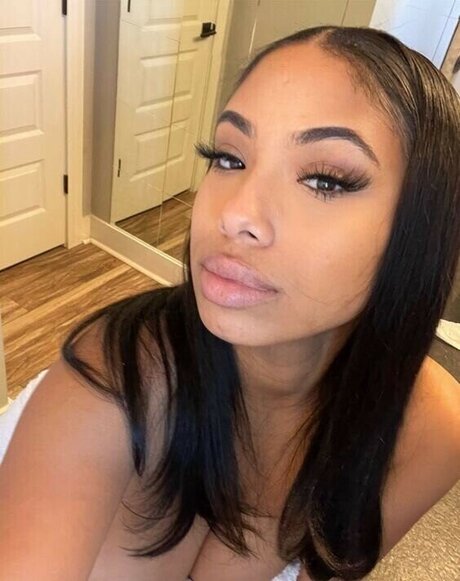 ayisha mia actress galleries