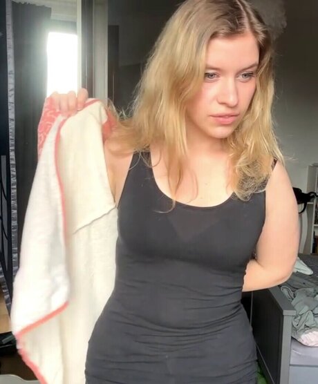 FormulaLena sexy actress pictures