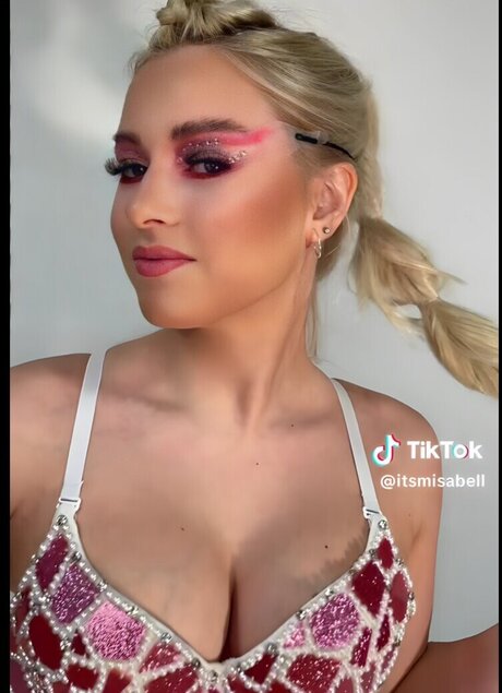 Itsmisabell nice model image