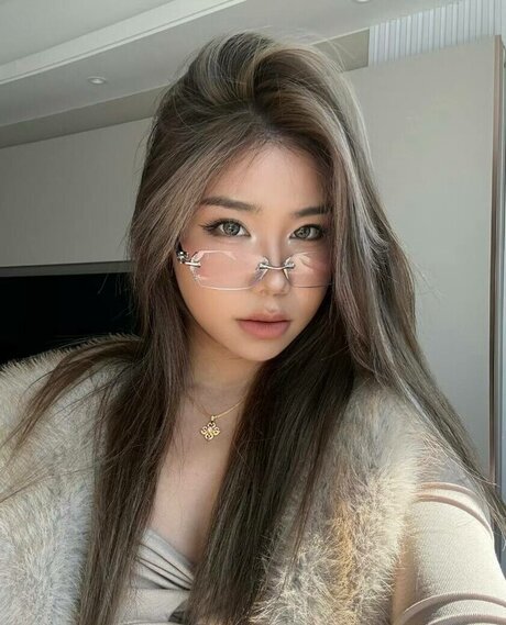 Cutelucia model pornographic images