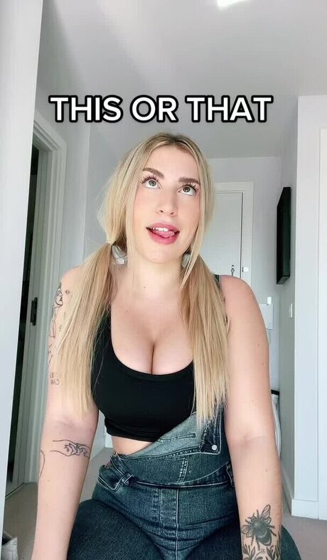 busty mom onlyfans free xxx pics