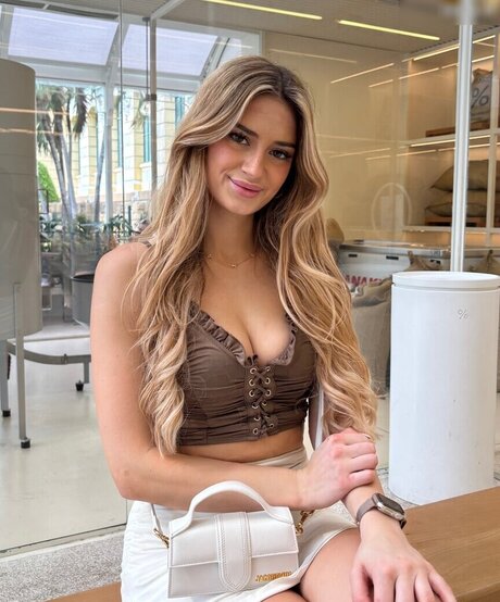 Vanessa Wende hot actress archive