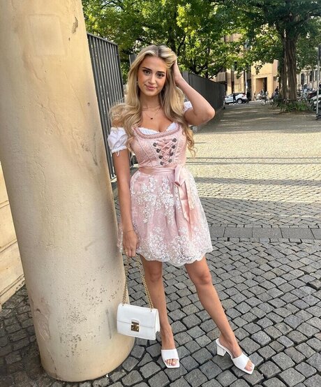 Vanessa Wende model naked image