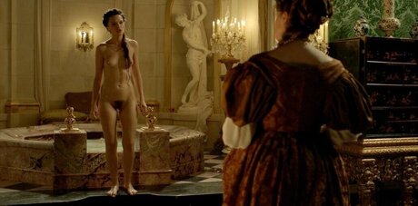 Versailles Fernsehserie_ naked actress img