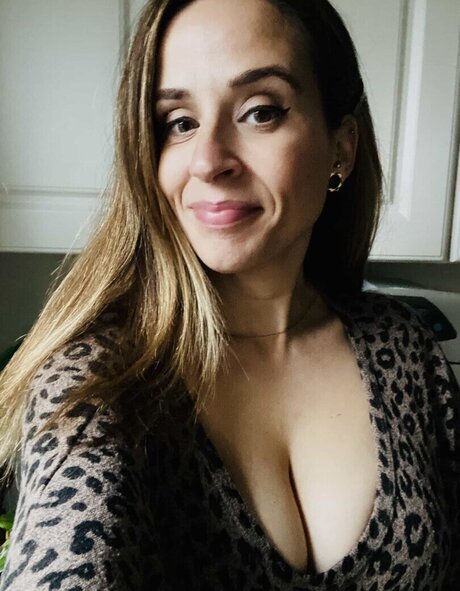 BellaSuede model adult galleries