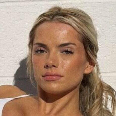 Nomi Sheridan model perfect gallery