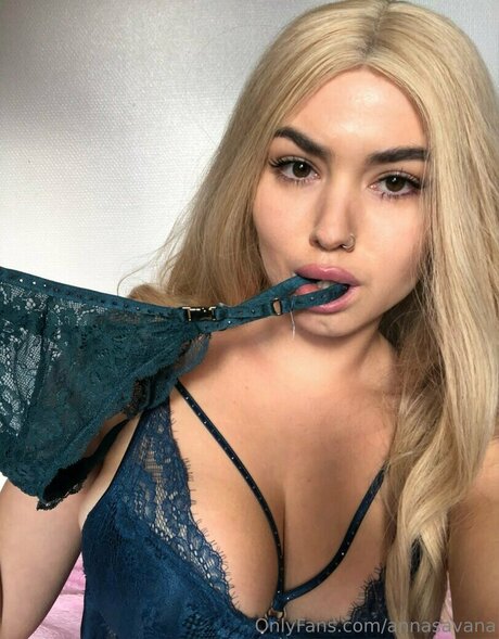 AnnaSavana pornstar sex pictures