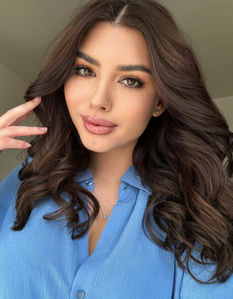 AnnaSavana star nude pics