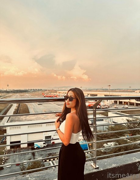 itsmearra model sexy photo