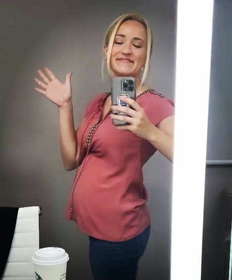 Emily Osment star pretty images