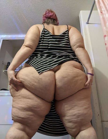 strawberry cakes porn model pic