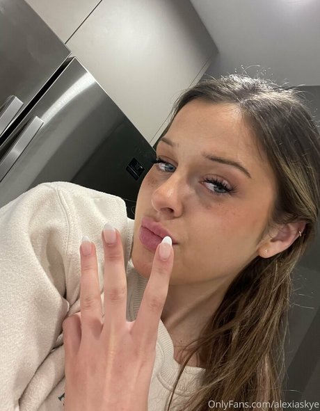 alexiaskye sex model picture