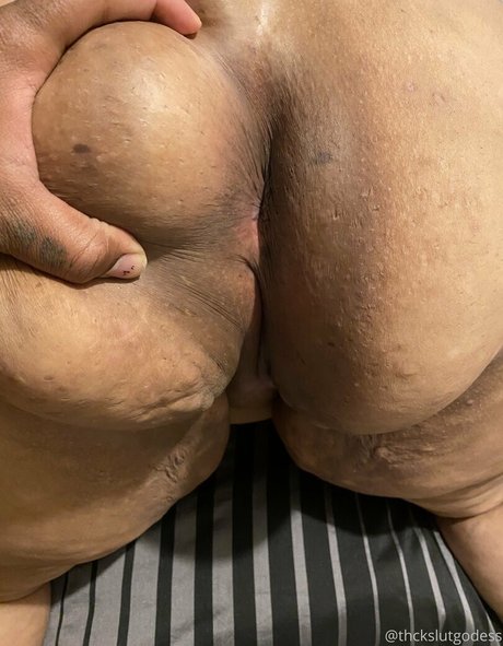 thckslutgoddess model nude galleries