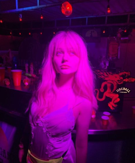 Emily Alyn Lind model nude picture