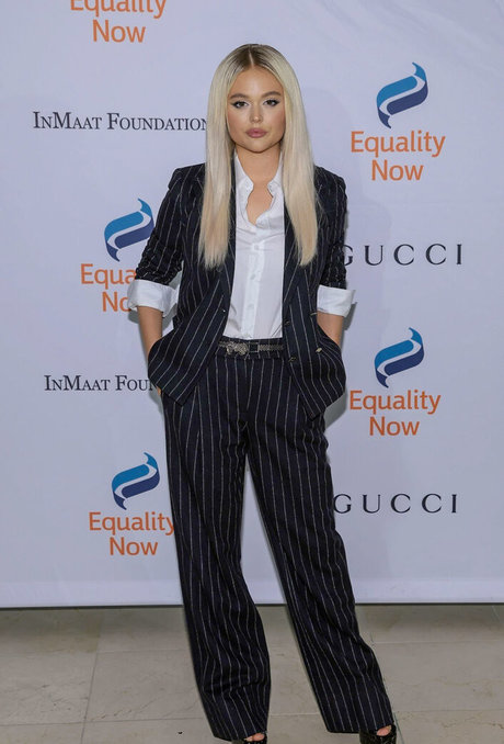 Emily Alyn Lind star free pic