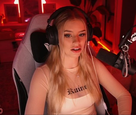 Berticuss art star photos