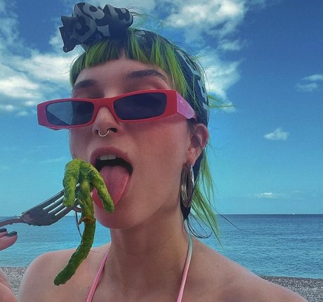 petite brunette onlyfans art porn gallery