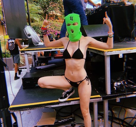 Dani Thorne hot star picture