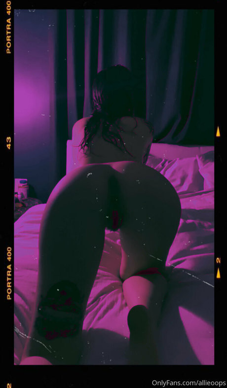 allieoops beautiful model image