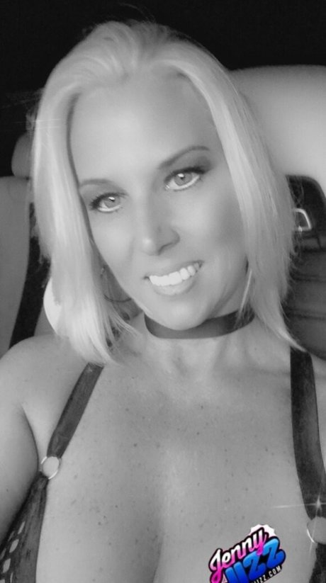 jennyjizzxxx erotic pornstar photo