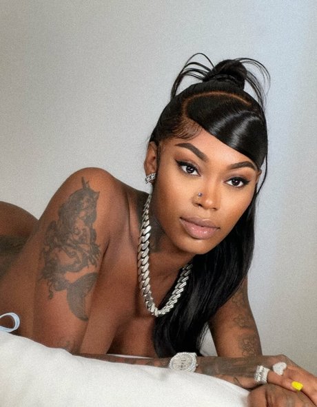 Asian Doll nude pornstar pictures