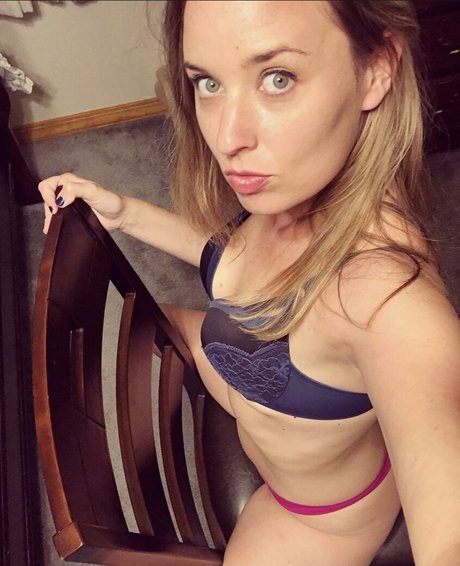 lyric in my head Profile pic