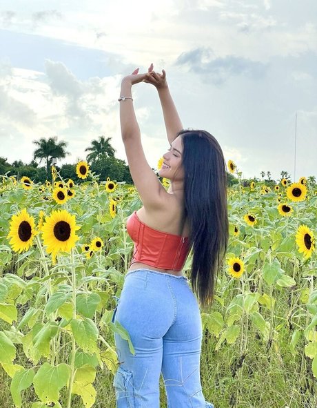 undressing onlyfans free nude pictures