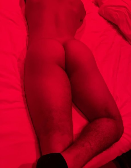 rrxivi model naked photo