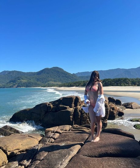 Jhulia Pimentel model nude image