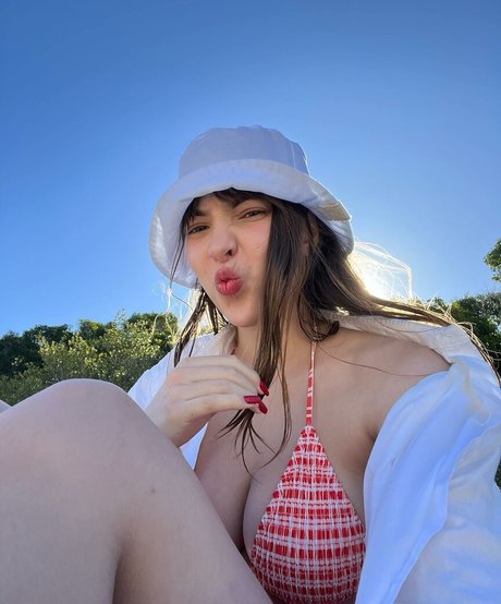 Jhulia Pimentel naked model photos