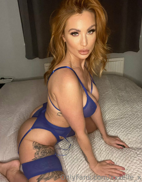 xxxelle x adult model image