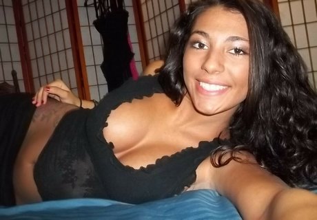 Ava Glam Model naked model pic