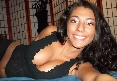 Ava Glam Model sexy actress gallery