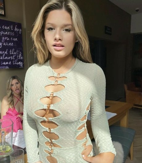 Caitlin Grant nude model gallery