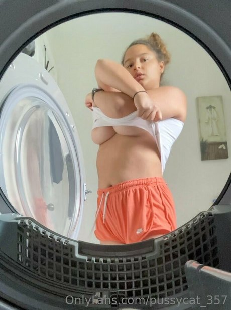pussycat 357 naked model pic