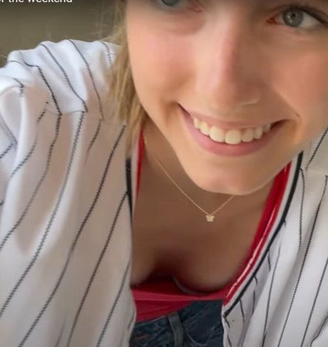 Brooke Isabella pornstar top pic