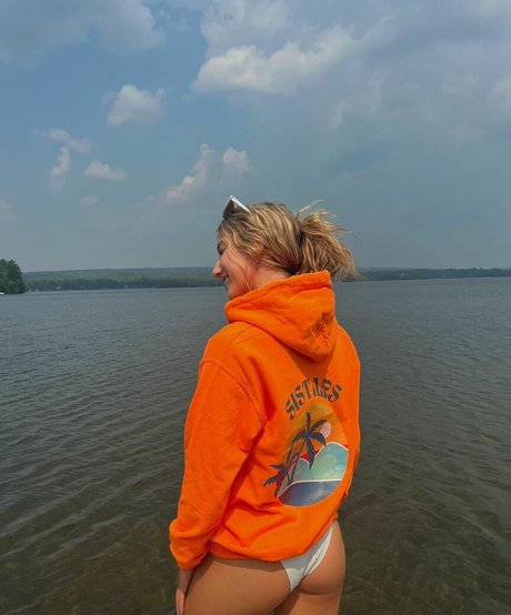 Brooke Isabella model beautiful photo