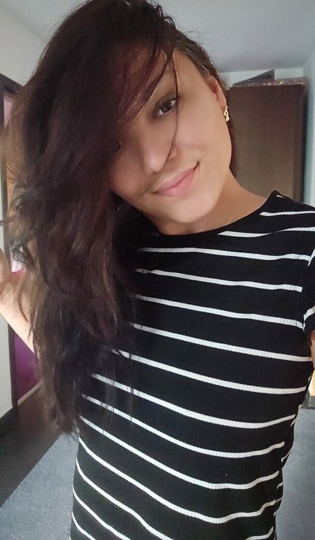 FoxyKara model beautiful pictures