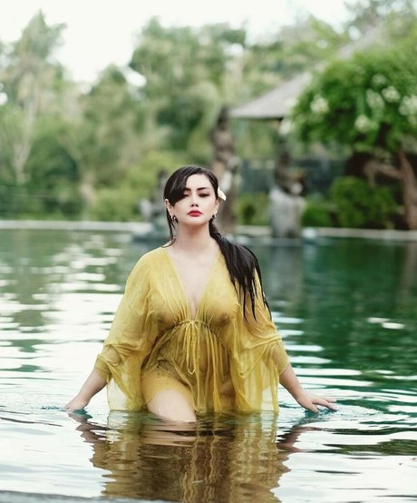 Sisca Mellyana sexy model photos