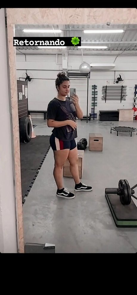 lauratavora art actress pics