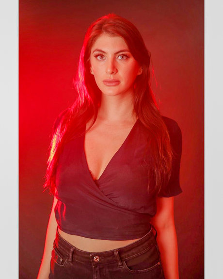 Ariana Basseri beautiful actress image