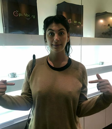 Ariana Basseri nude model img