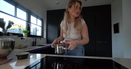 amateur lesbian onlyfans art naked galleries