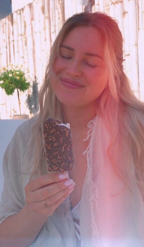 Maren Wolf star pornographic photos