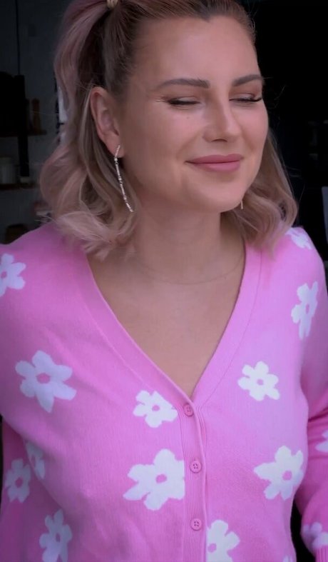 Maren Wolf star top images