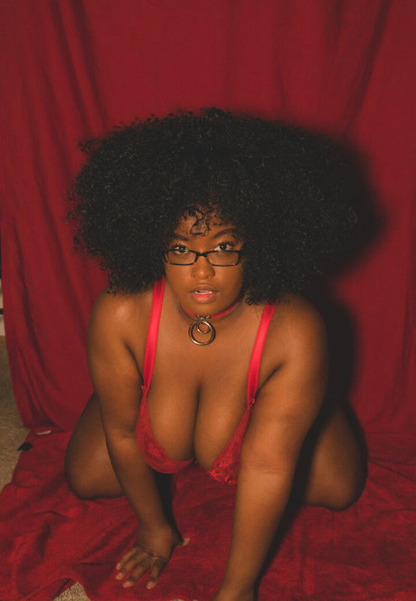 Thighlyinfluential hot actress photo